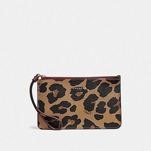 SMALL WRISTLET WITH LEOPARD PRINT (COACH F39079)